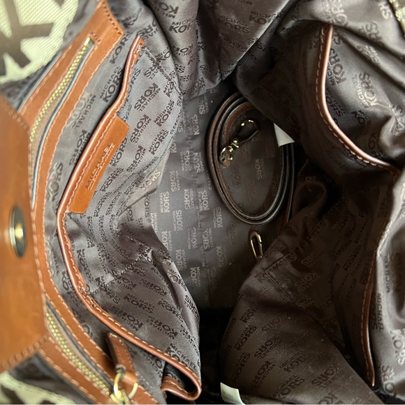 Michael Kors Signature Gansevoort  Fabric Leather Straps Shoulder Bag/ Crossbody - Picture 9 of 10